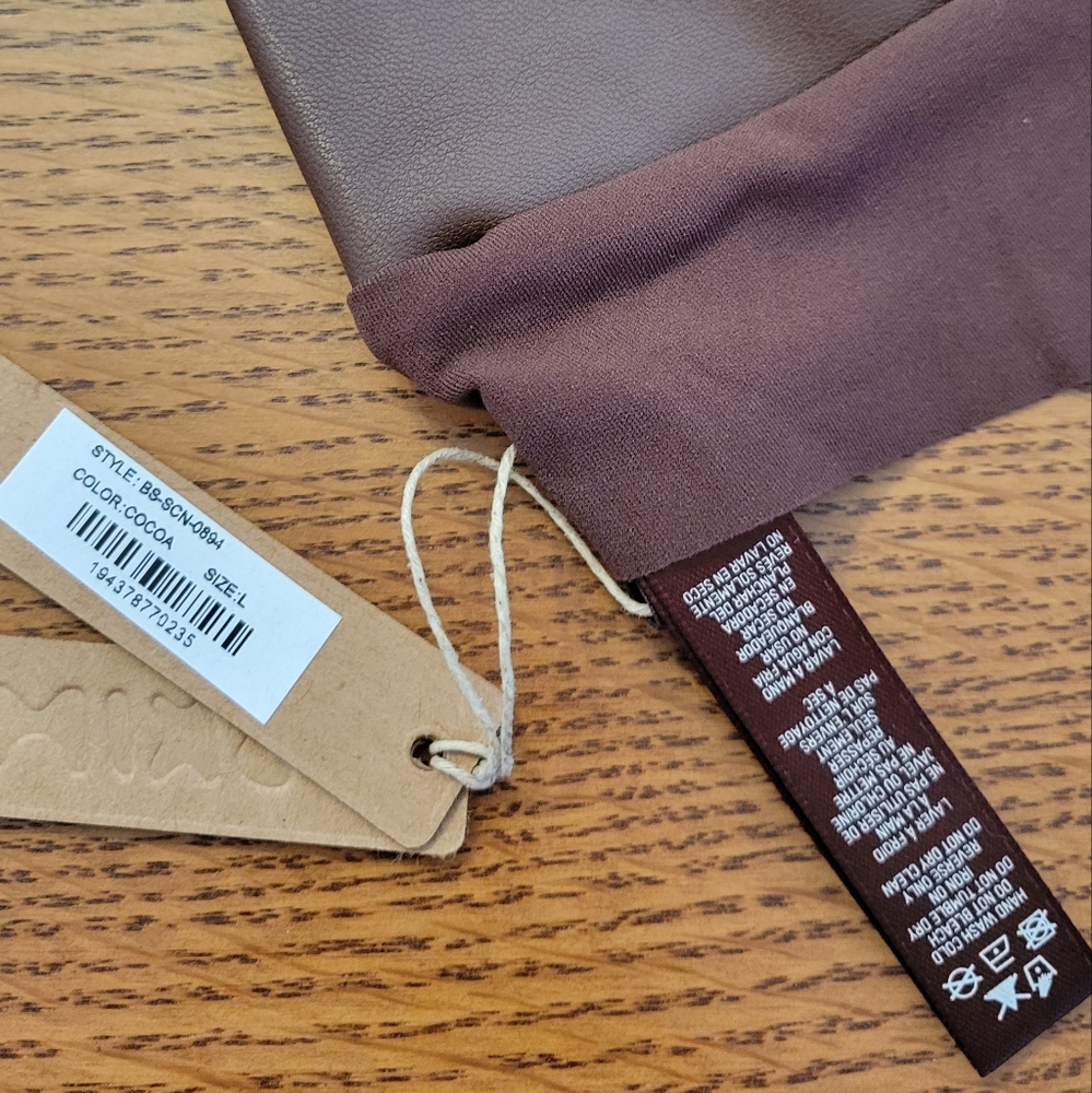 Skims Scoopneck Bodysuit in Faux Leather - Cocoa - Picture 5 of 10